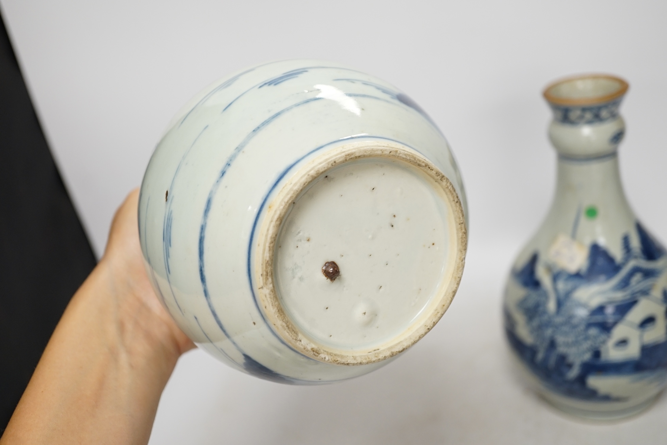 Two 18th century Chinese blue and white guglet bottles and four 19th century Chinese blue and white 'dragon' dishes, tallest 25cm. Condition - fair
